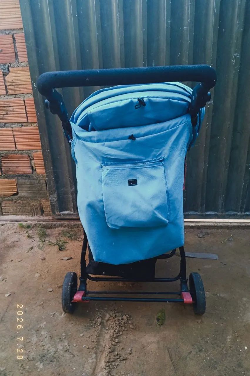 Vendo carrinho de bebê masculino  - Foto 4