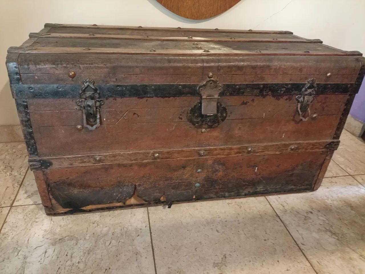 Baú Antigo de Couro
