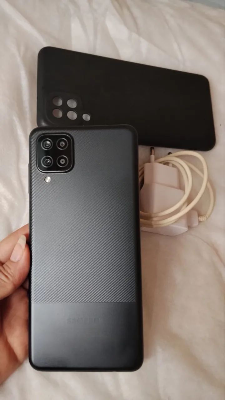 Vende-se celular samsung A12 ,com um ano de uso!