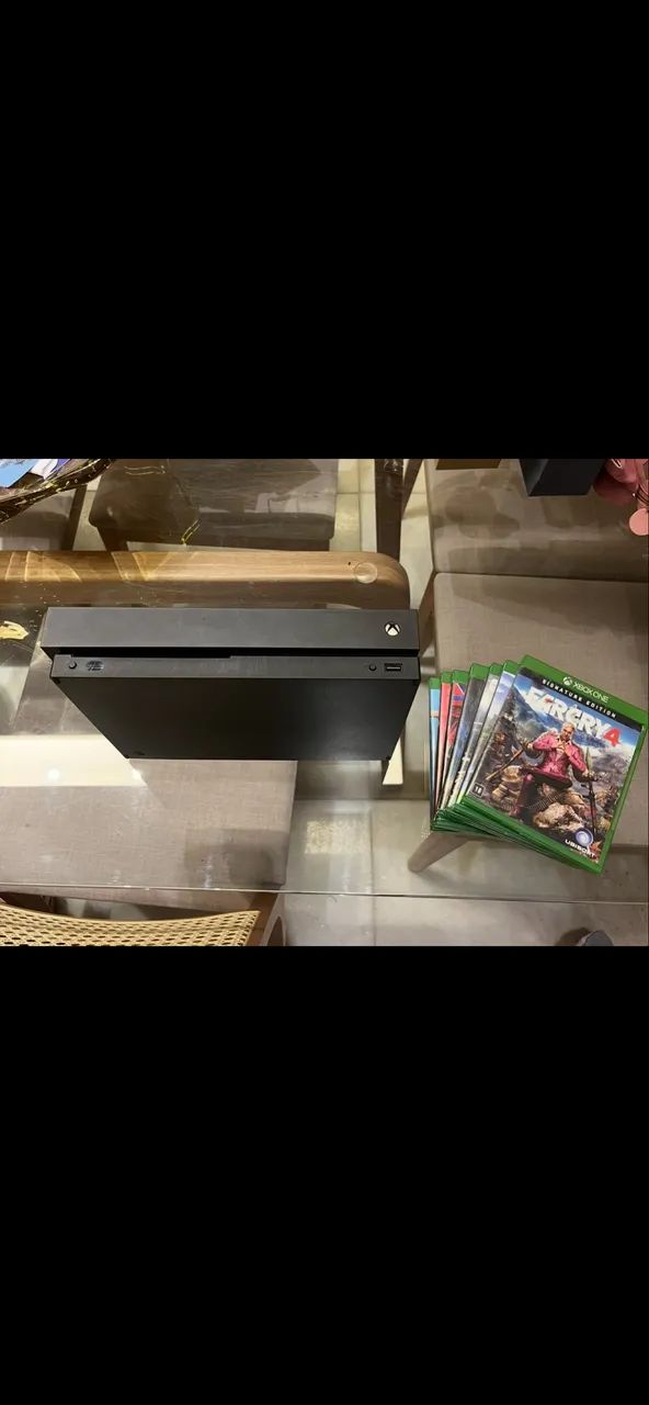 Xbox one X + 2 controles