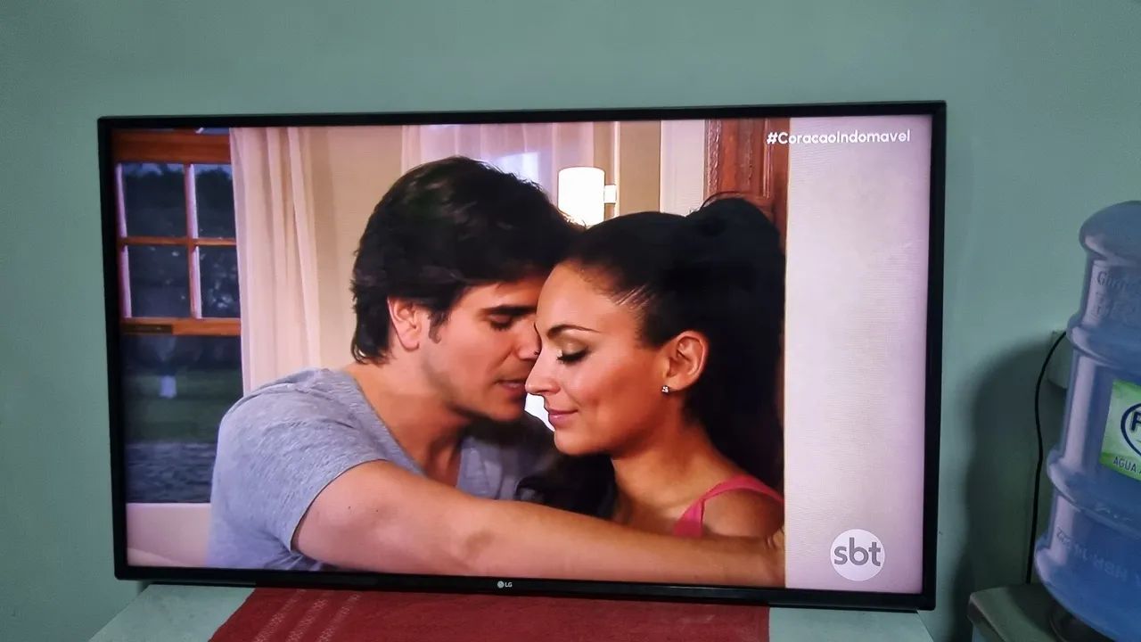 Tv lg smart 50 polegadas tem controle não tem pezinhos ok  - Foto 2