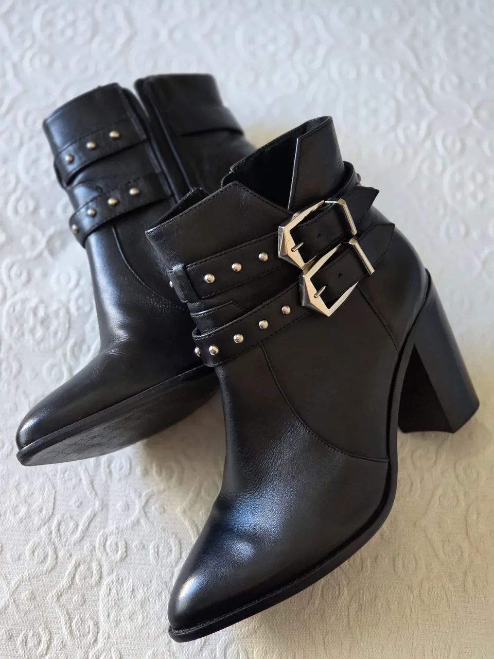 BOTA DE COURO LEGÍTIMO AREZZO