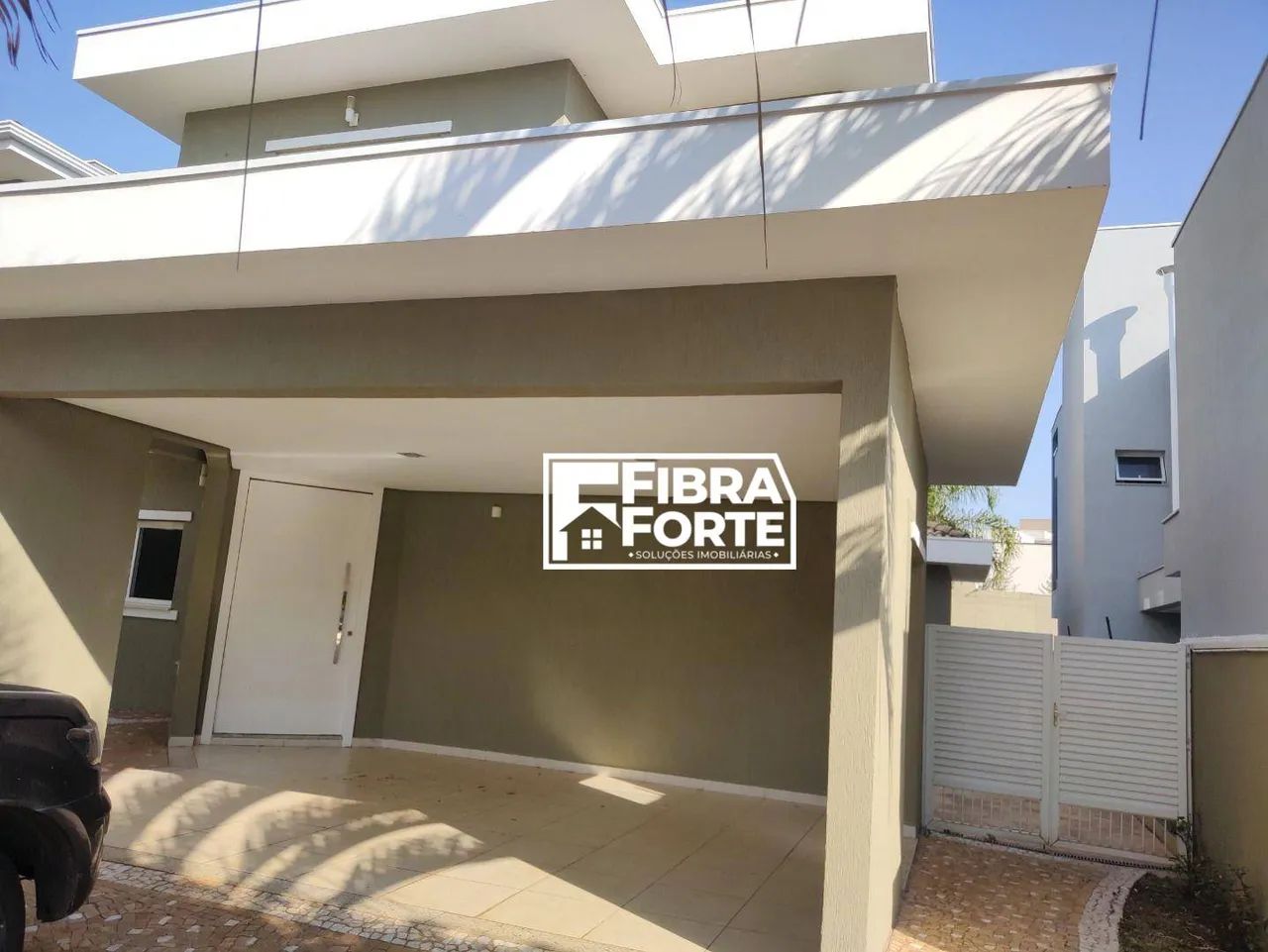 Casa com 3 dormitórios para alugar, 298 m² SWISS PARK