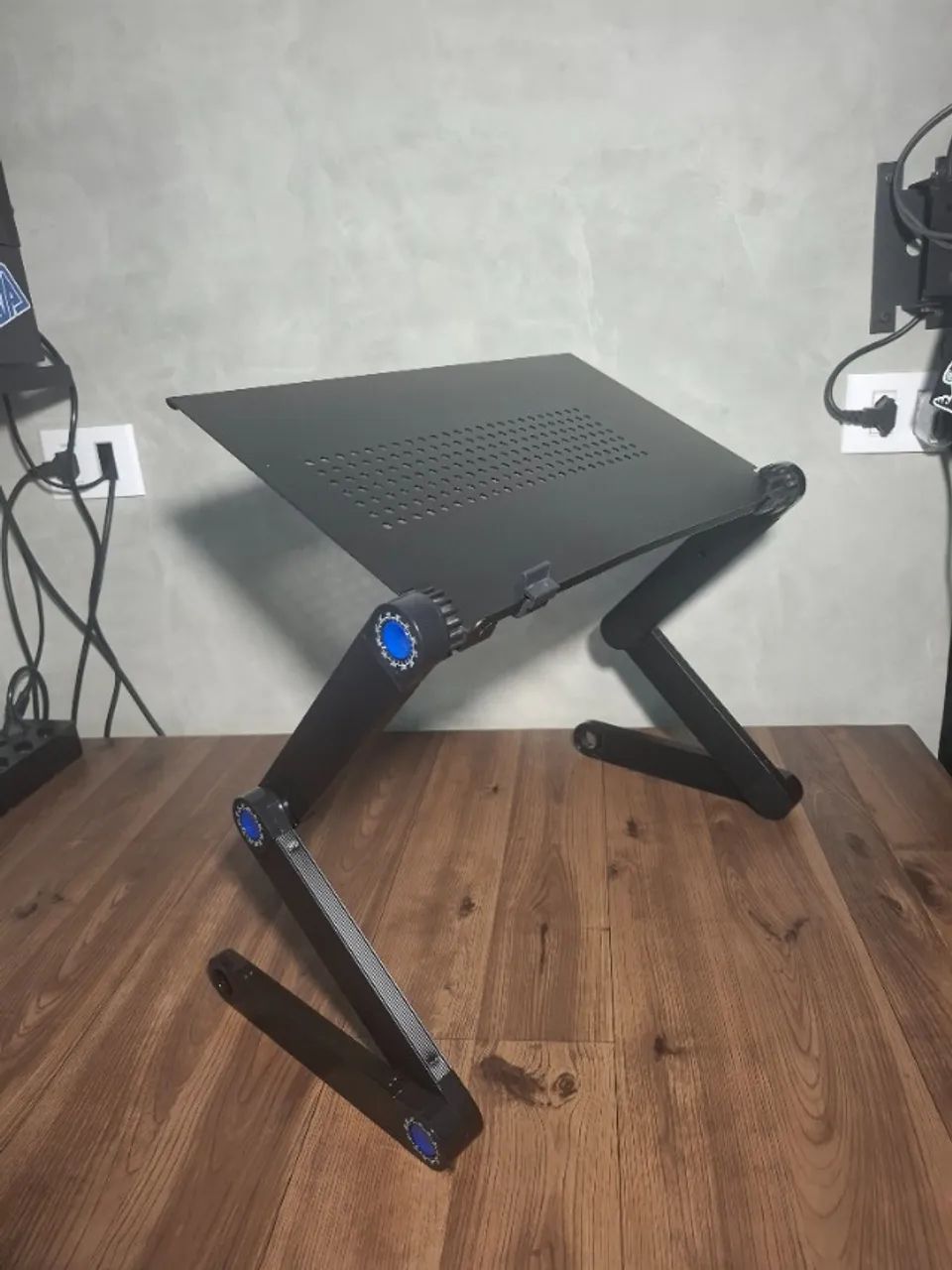 Mesa Suporte Articulado para Notebook - Praticamente novo!