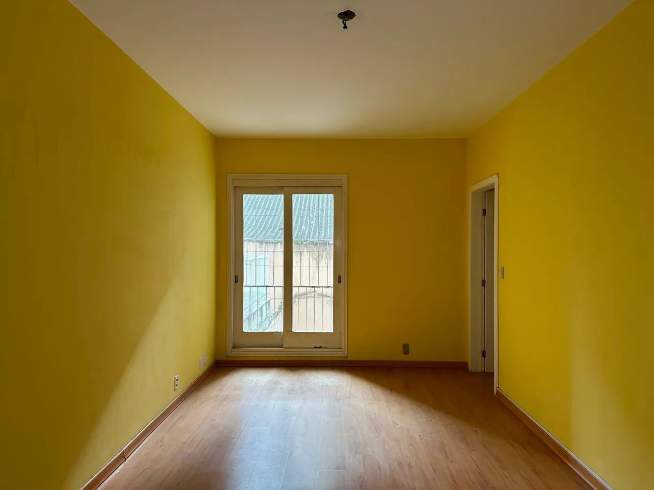 Clássico Apartamento no centro 