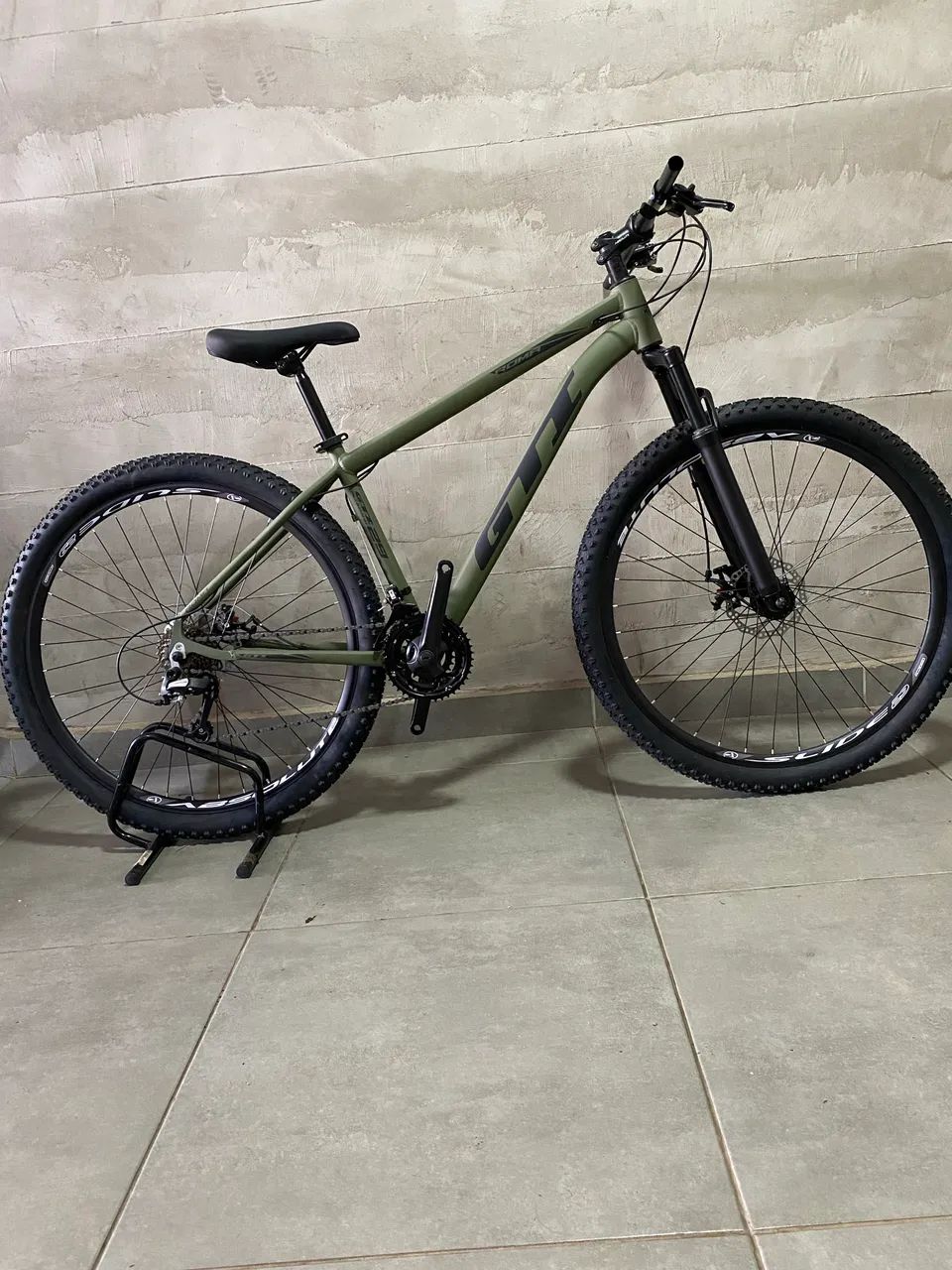 BICICLETA ARO 29 GTI VERDE MILITAR 21V - Foto 2