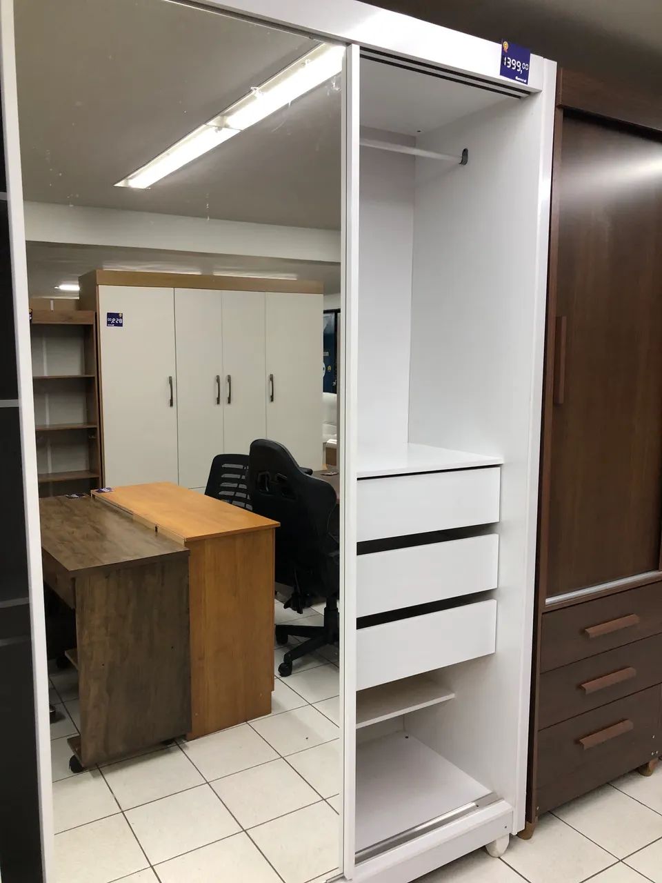 Guarda roupa com espelho NOVO - Foto 3