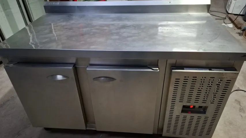 Balcão refrigerado inox dentro e fora Usado