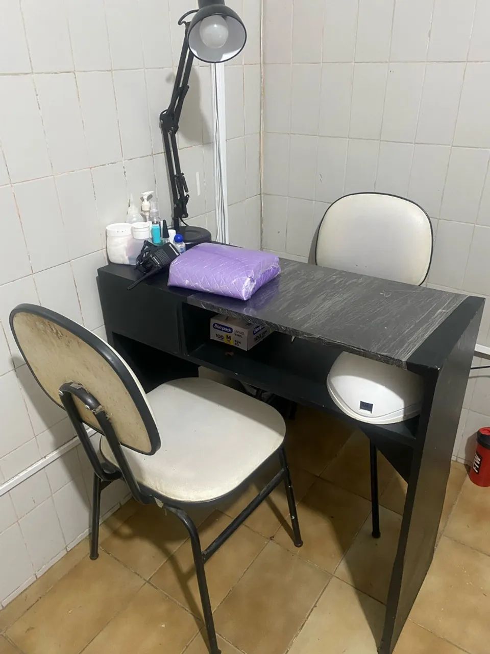Vendo 3 kits de mesas com cadeiras para manicures  - Foto 3
