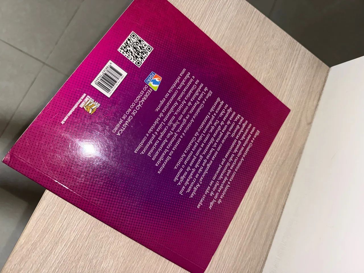 Livro autografado ?Ellen e a ginástica artística?  - Foto 3
