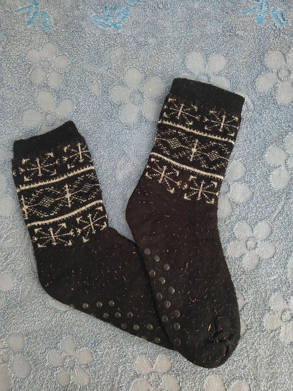 Meia Forrada Felpuda Preta Estampada - Foto 4