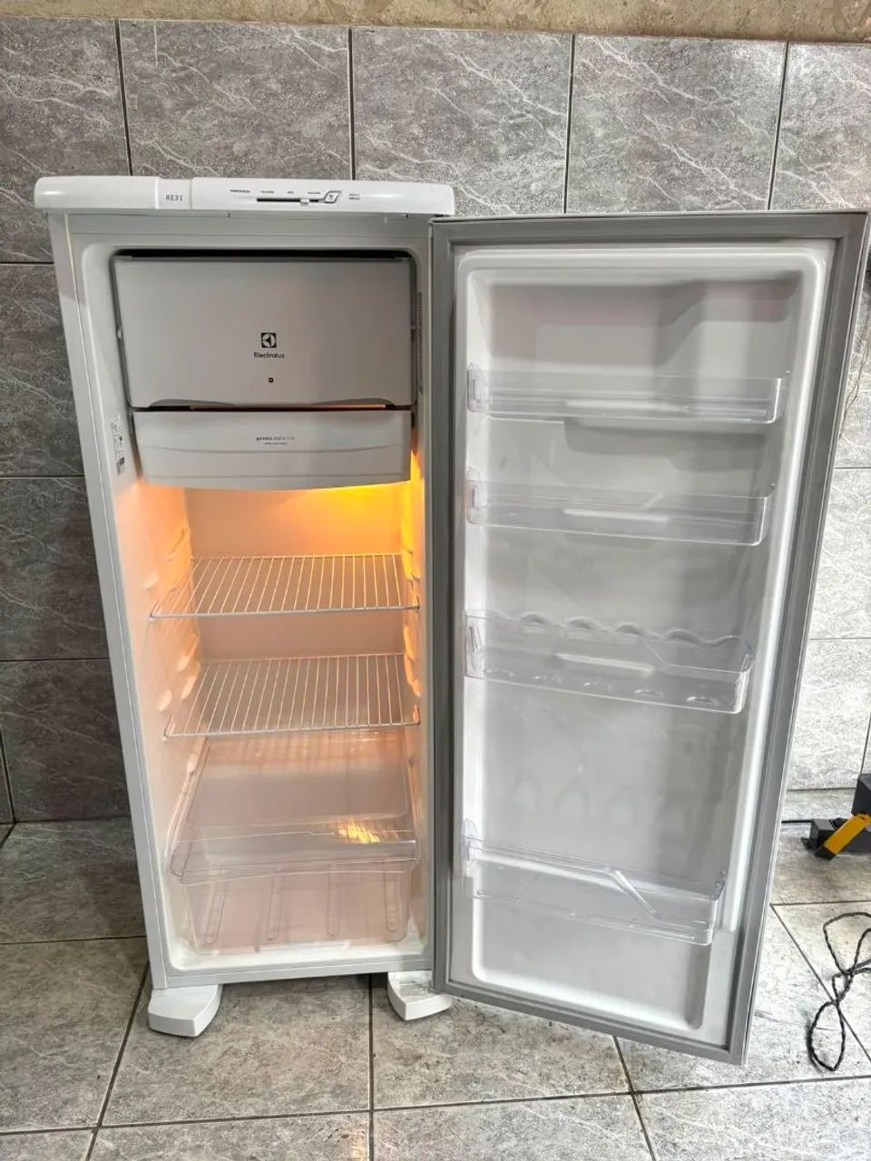 GELADEIRA ELECTROLUX NOVA 240 LITROS - Foto 4