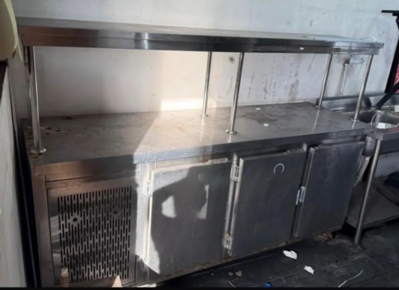 Vende se freezer balcão refrigerado de inox - Foto 2