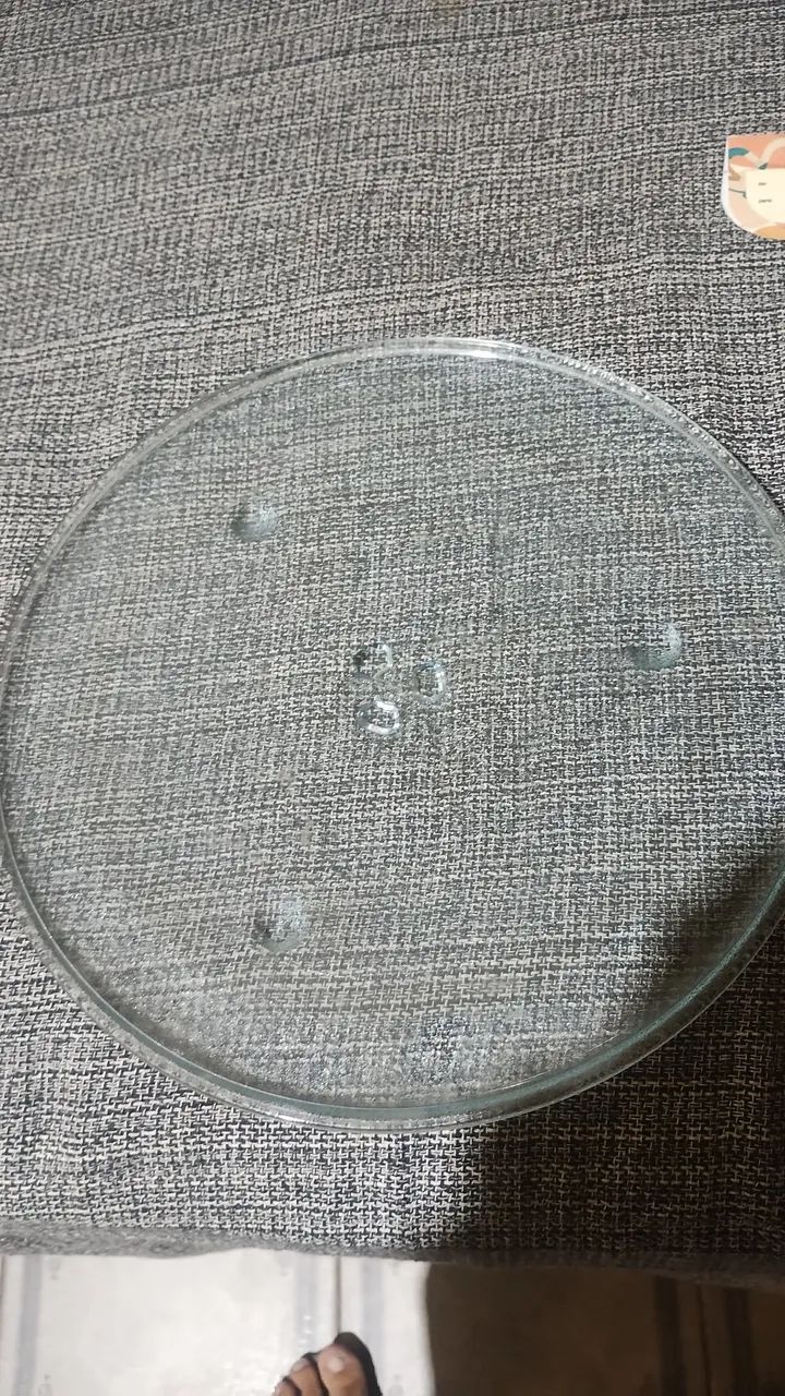 Vendo prato de microondas com trevo 36 cm