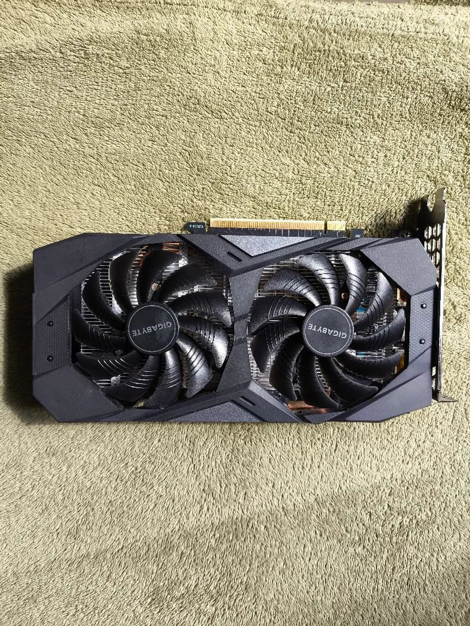 RTX 2060 Gigabyte 6GB COM DEFEITO / NÃO DÁ VÍDEO