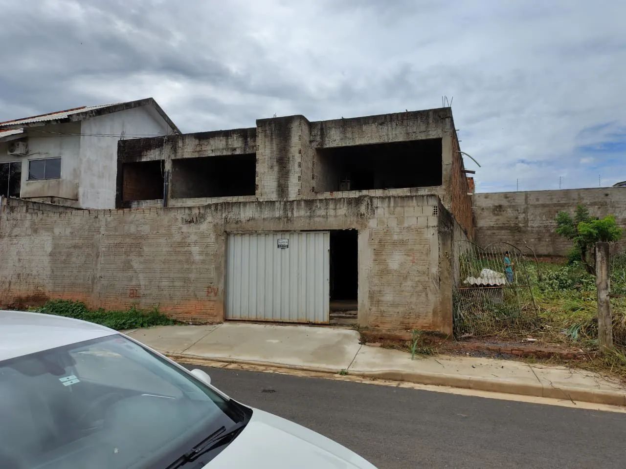 Vende-se sobrado no parque cuiaba 