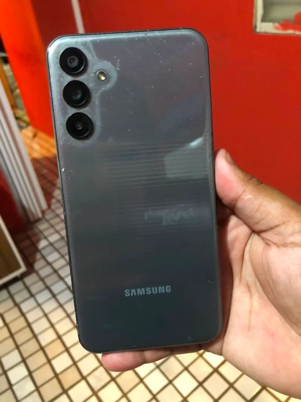 Vendo ou troco  celular Samsung M15 ele e 128 giga e 4 de ram  - Foto 4