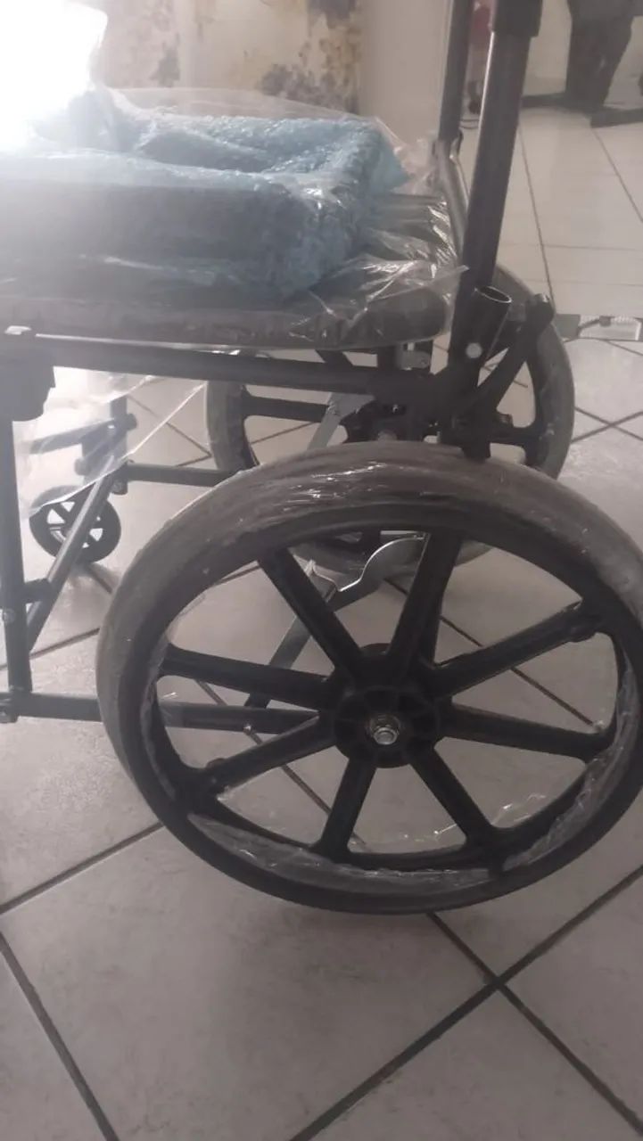 Cadeira de rodas para banho  - Foto 2