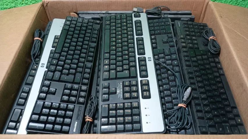 Lote de notebook e teclados de PC (Ref 13) - Foto 3
