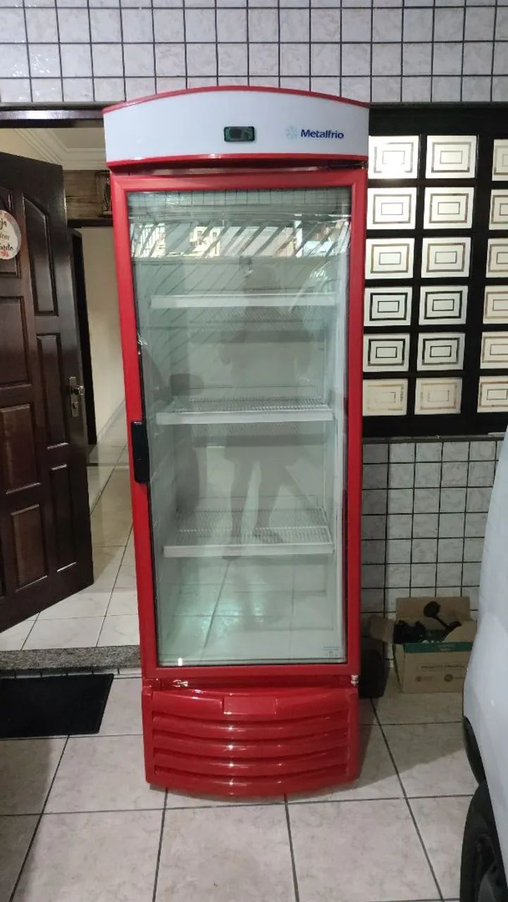 Vende se uma expositora vertical metalfrio cemi Nova funcionando perfeitamente  - Foto 3