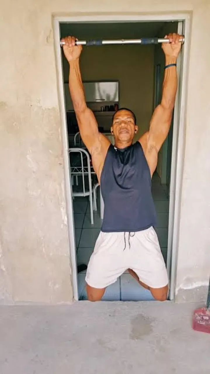 Vendo kit musculação/ funcional - Corda / Barra pulley / elasticos - Foto 2