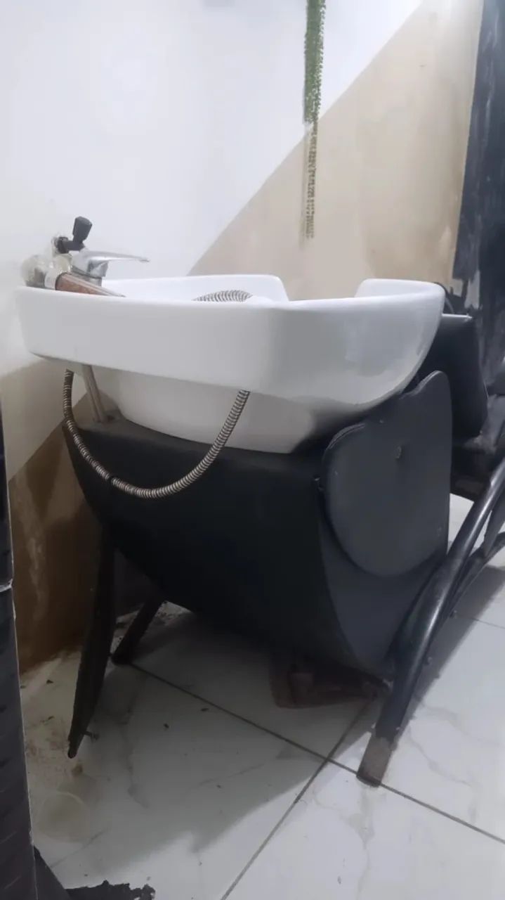 Vende-se Maca, lavatório e Espelho camarim - Foto 5