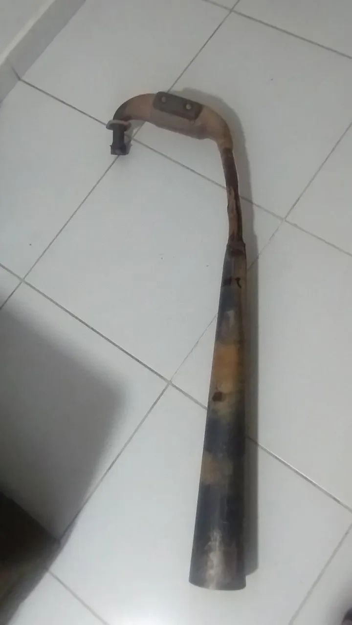 Vendo escapamento e um bagageiro 