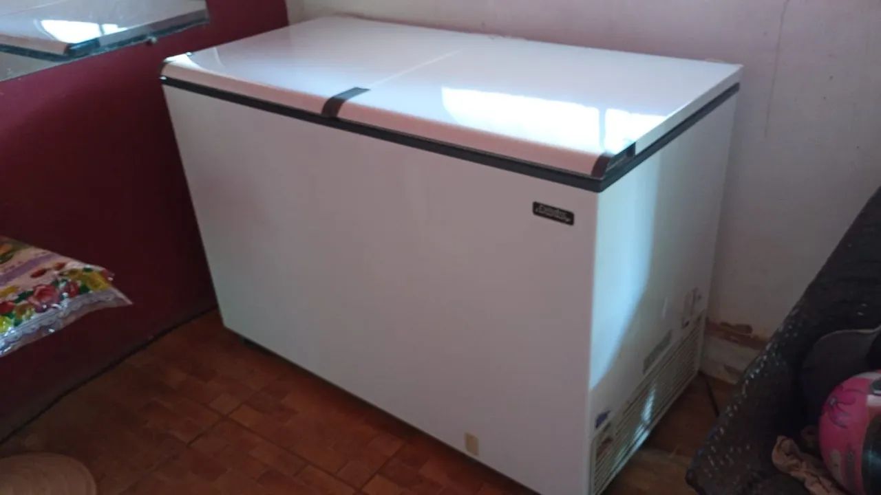 Vendo freezer semi novo - Geladeiras e Freezers - Todos os Santos