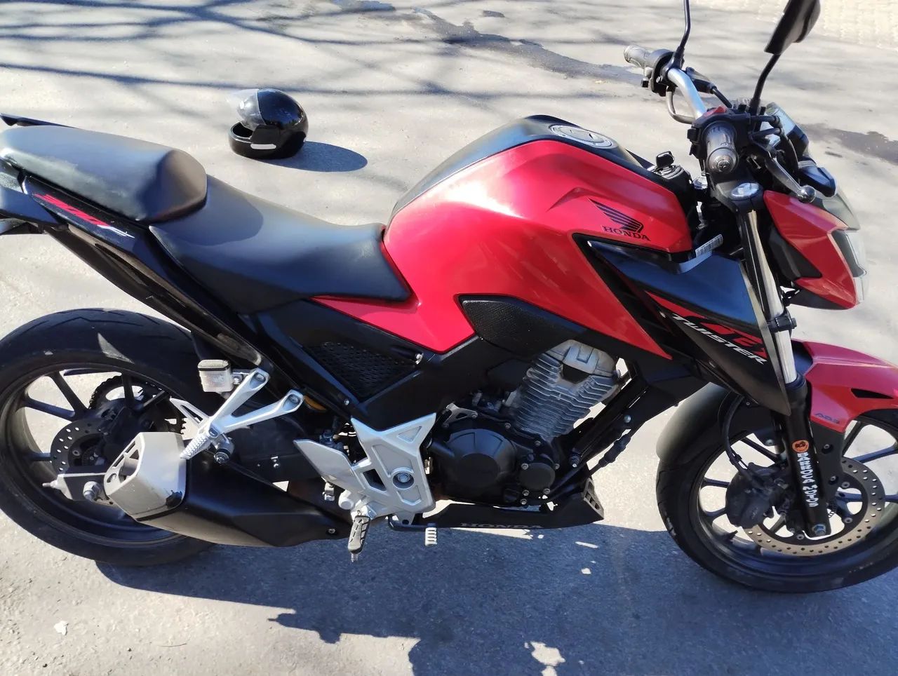 Cb 300 sem detalhes