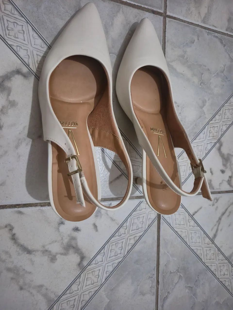Vendo scarpin branco - Foto 2