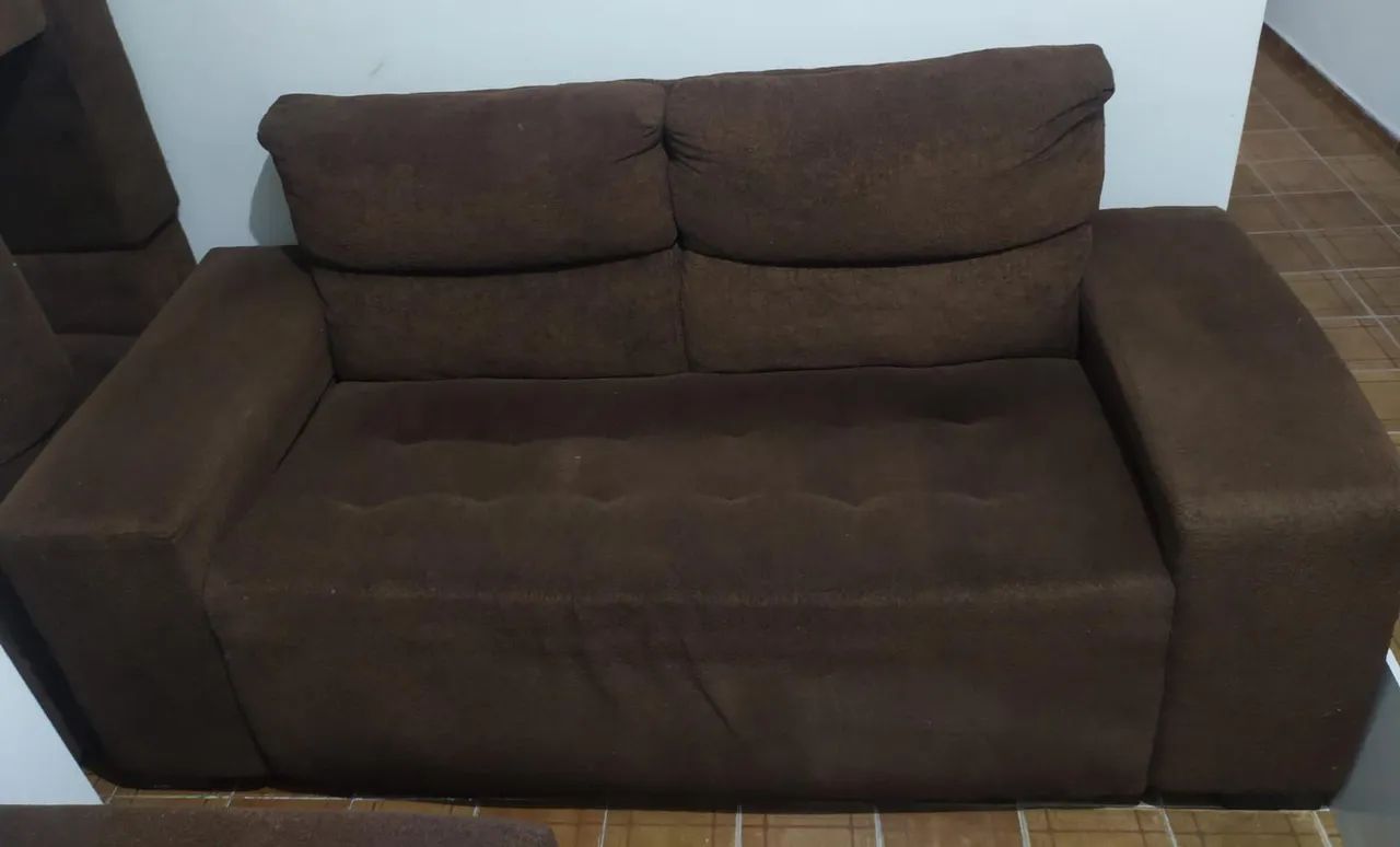 Vendo sofá de 1 e 3 Lugares e 02 poltronas 