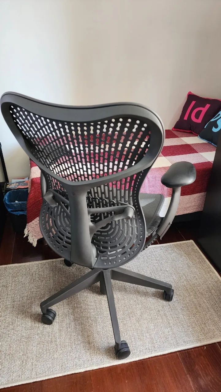 Cadeira Herman Miller Mirra 2 - Foto 3