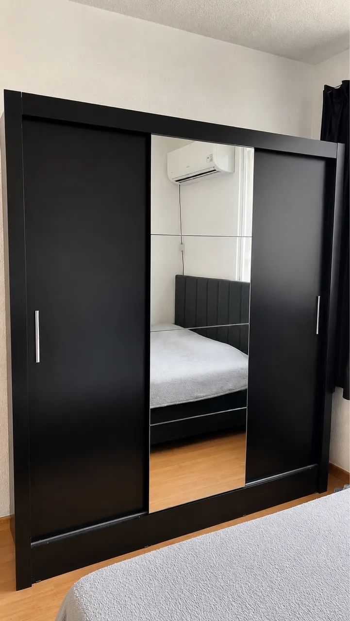 Guarda-roupa com Espelho 