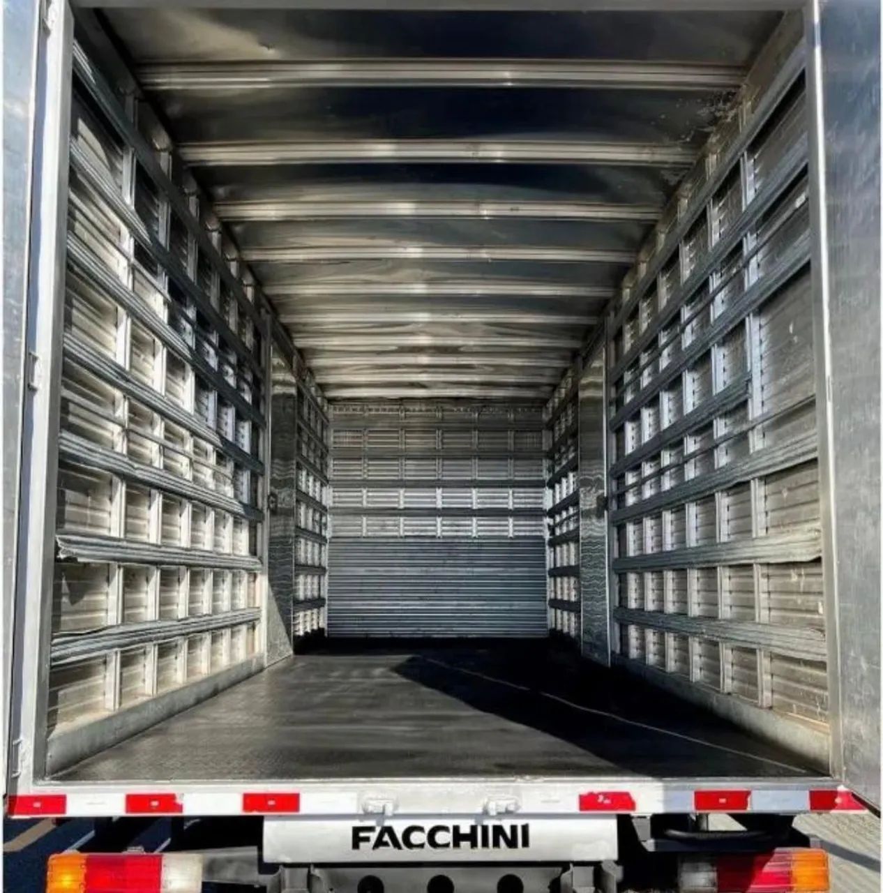 MB Accelo 1016 - Foto 5
