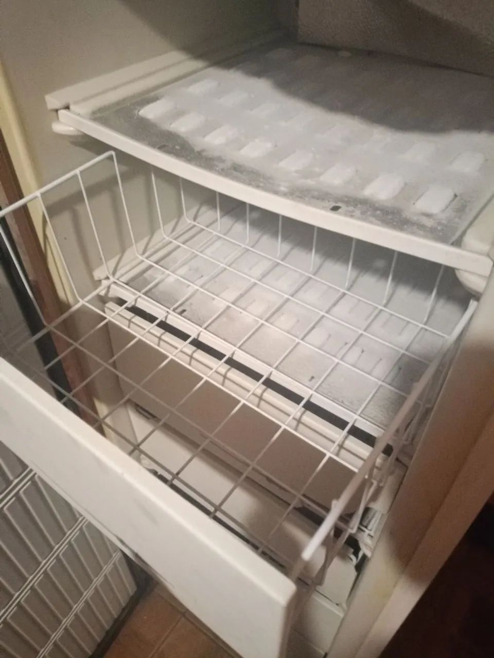 Freezer 210 litros vertical funcionando - Foto 2