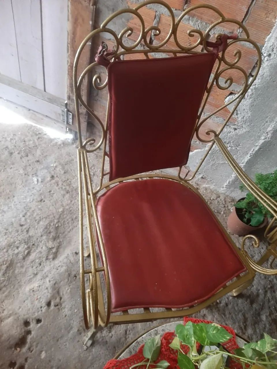 Vendo um lindo conjunto de mesa de ferro antiga  - Foto 3