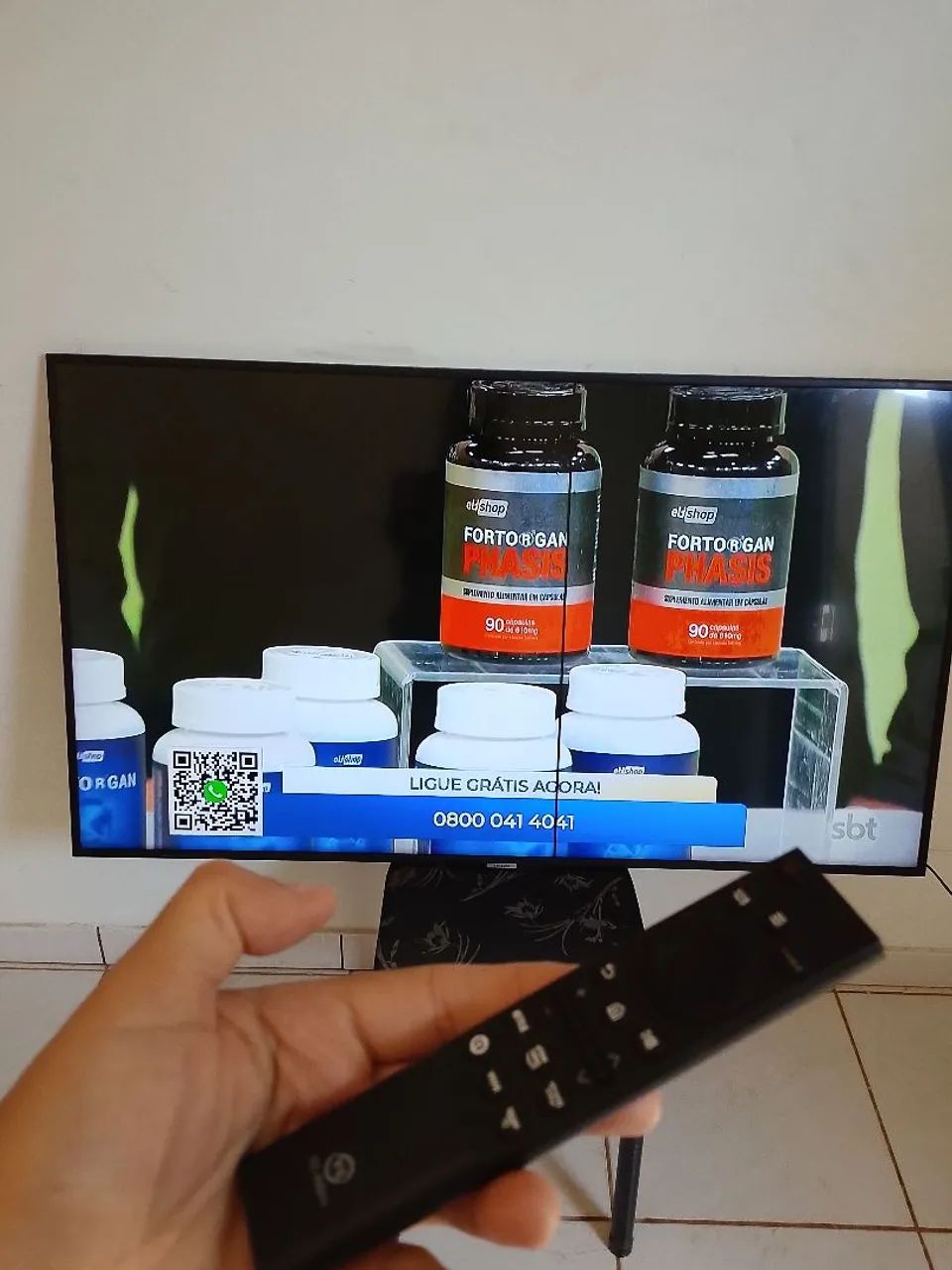 Tv Smart Samsung 60 polegadas com controle/possui uma listra - Foto 3