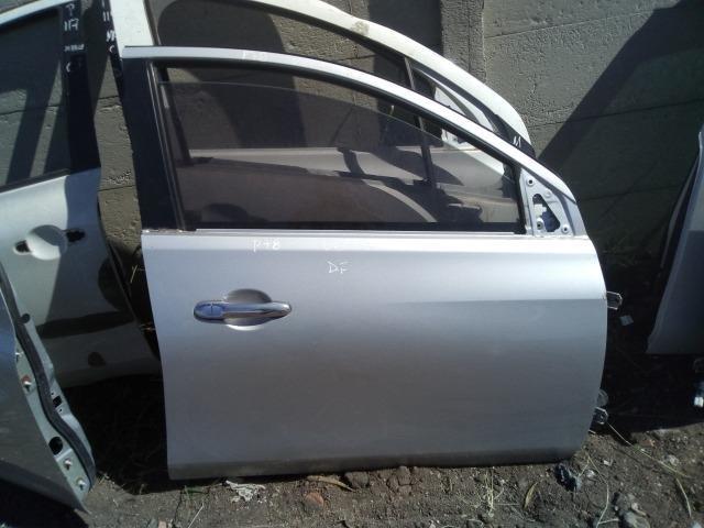 Porta Dianteira Direita Nissan Versa