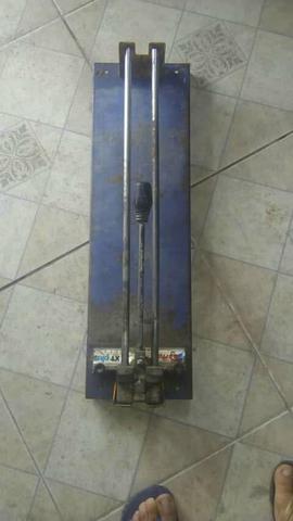 Cortador de cerâmica manual