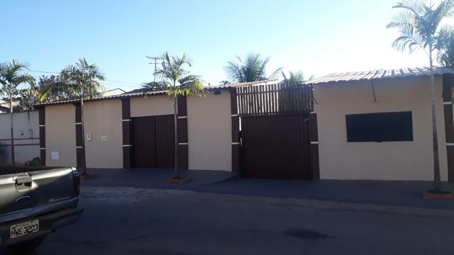 Casa com piscina sala de comércio barraco de aluguel