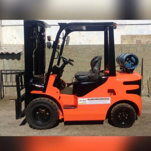 Empilhadeira fork lift fg25 ano 2015 triplex com deslocador 5 mil hrs !!