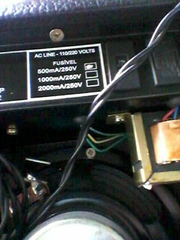 Vendo uma caixa amplificada, mais um cabo de 2,5m 110.00 - Foto 6
