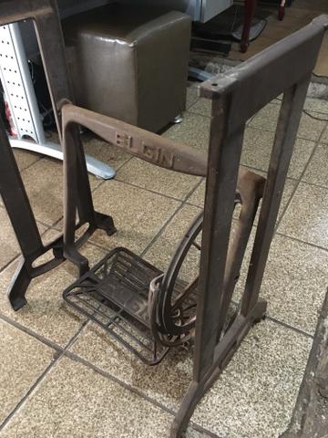 Pé de maquina Elgin