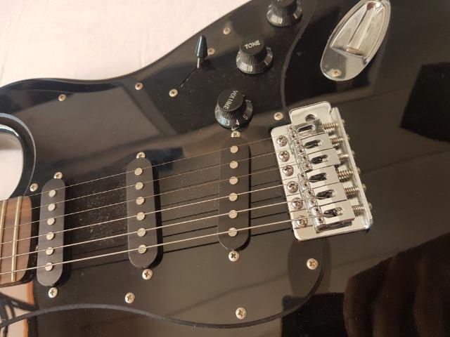 Guitarra Shelter California BK em perfeito estado - Foto 5
