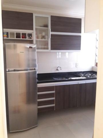 Apartamento 2 dormitórios semi mobiliado com vaga de estacionamento