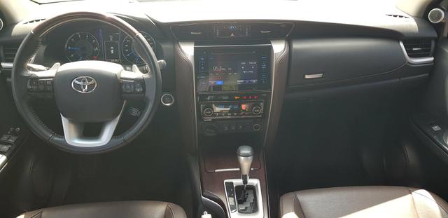 Toyota SW4 SRX 2017 30.000 km rodados - Foto 4