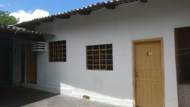 Excelente oportunidade. Casa e comércio bem localizada