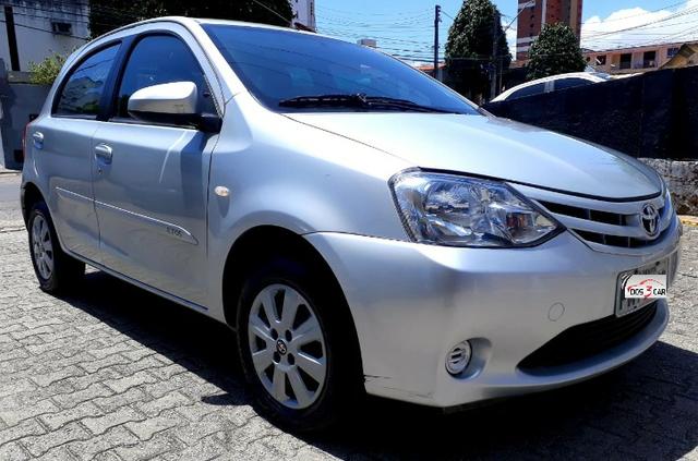 Etios xs 1.5 completo de fabrica