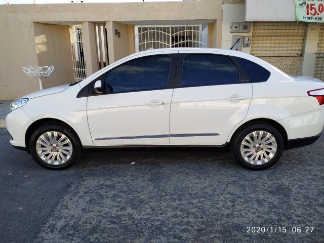 Fiat Grand Siena 1.6 16v Essence Manual FLEX 2015 - Foto 2