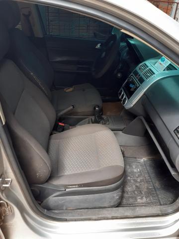 Vendo esse carro polo ano 2005 completo - Foto 4